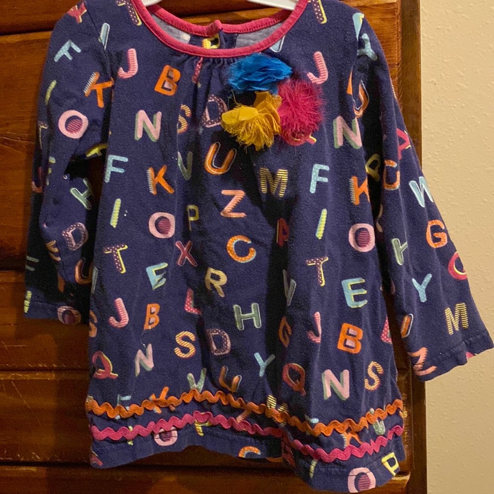 Adorable shirt fit our daughter from aged 6mo-2.5yrs!